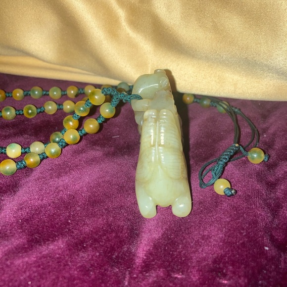 Chinese jade carving of a reclining horse with a monkey on it's back, see video - Picture 6 of 13